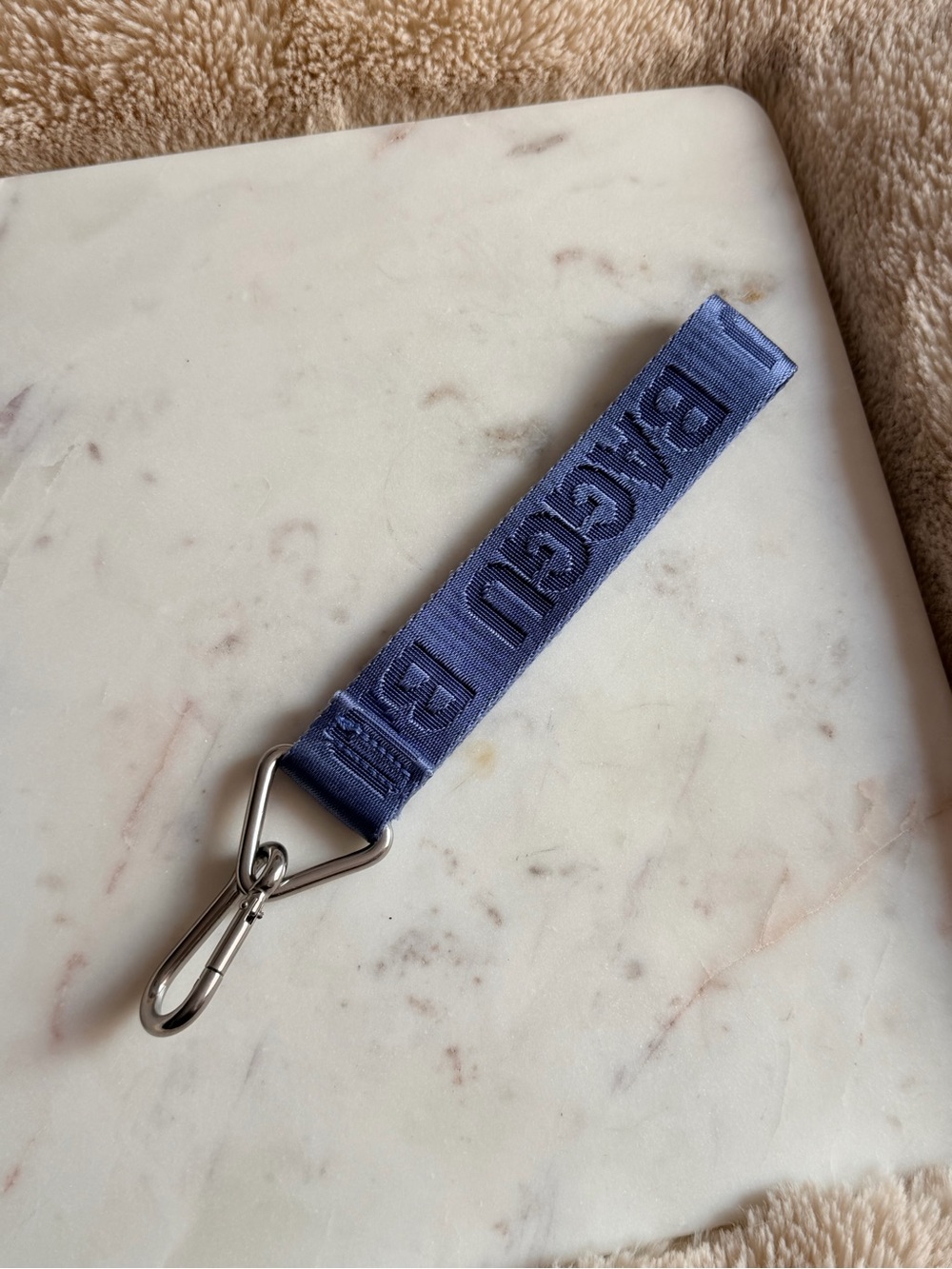 BAGGU Keychain in Steel Blue | UO Exclusive - Picture 2 of 2